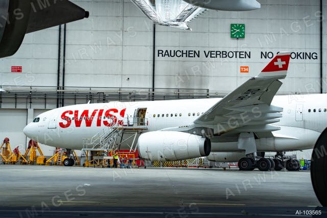 zrh_hangar-08.jpg