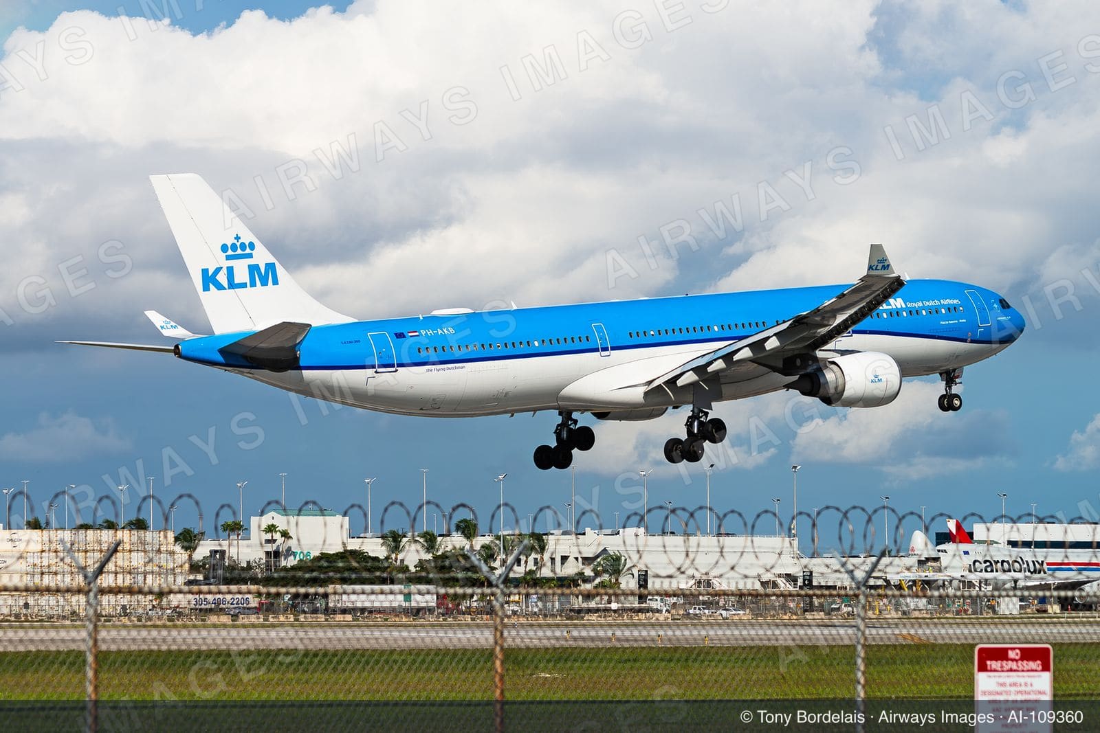 PH-AKB