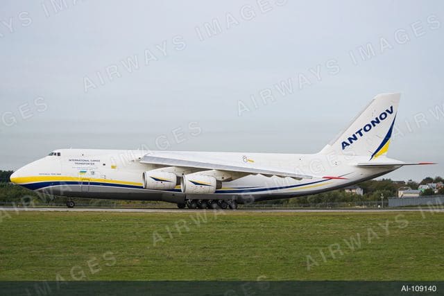 UR-82073