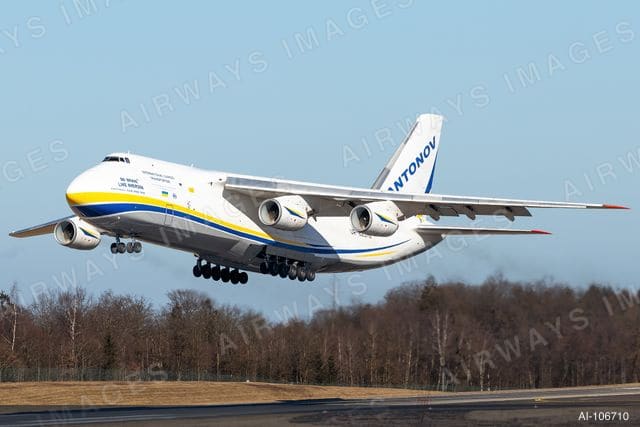 UR-82072